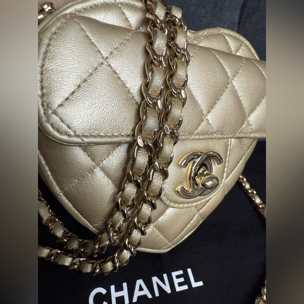CHANEL mini heart flap bag lambskin crossbody - Picture 4 of 14